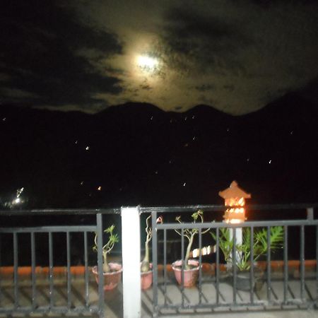 One Homestay&Warung Munduk Exterior foto
