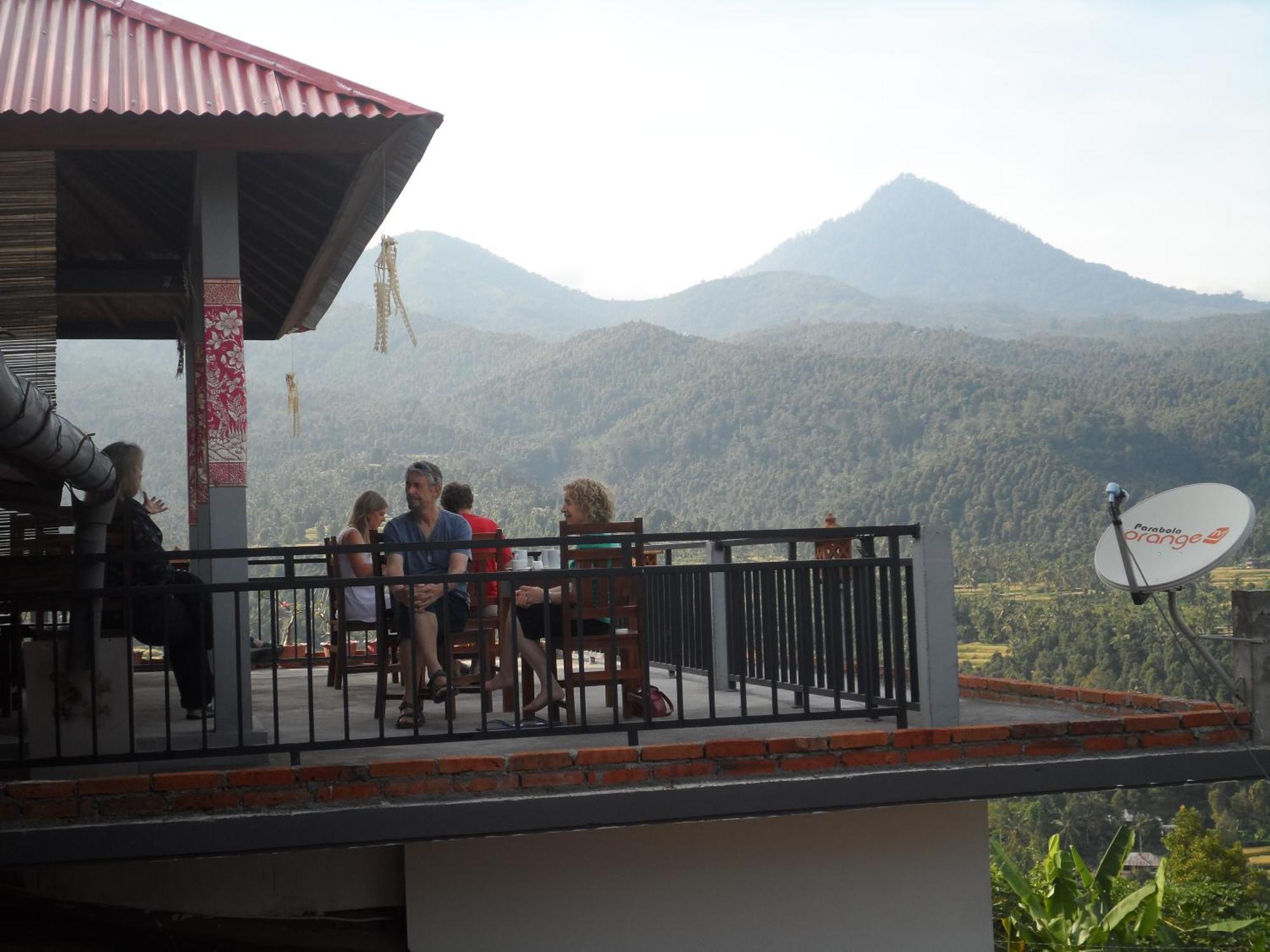 One Homestay&Warung Munduk Exterior foto