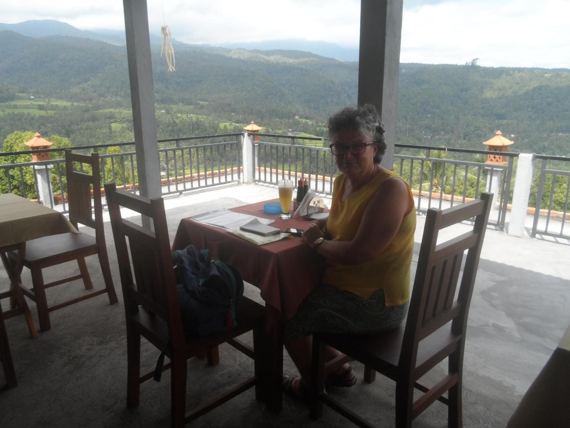 One Homestay&Warung Munduk Exterior foto