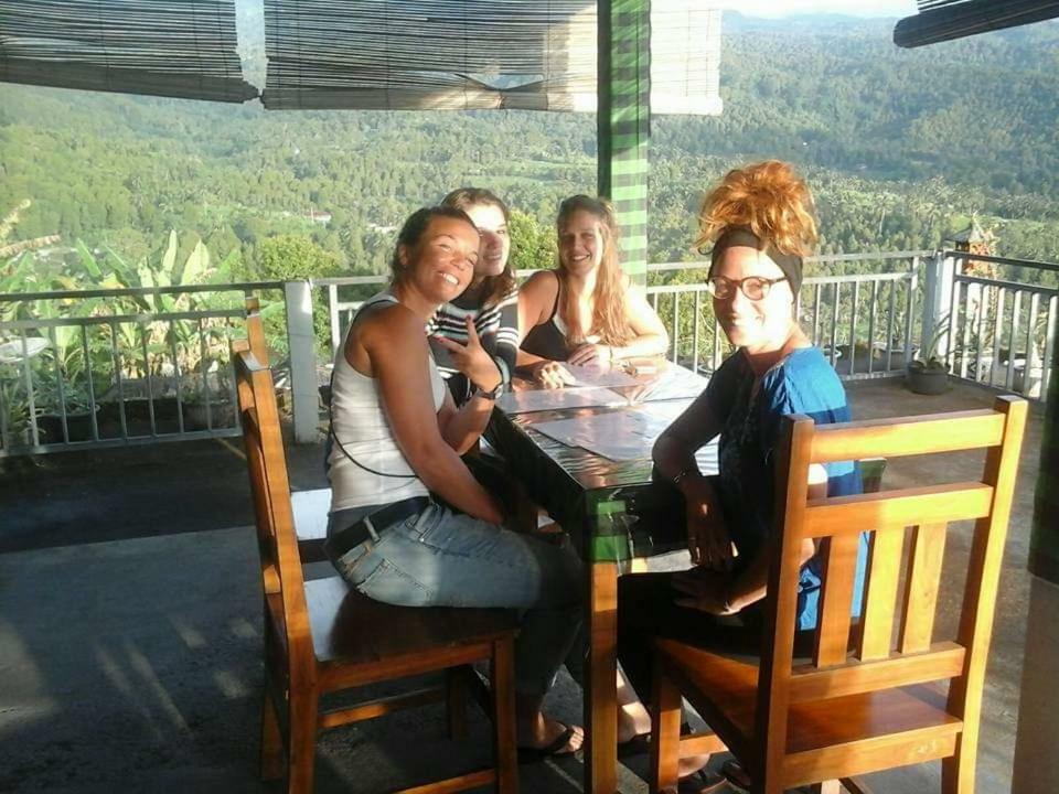 One Homestay&Warung Munduk Exterior foto