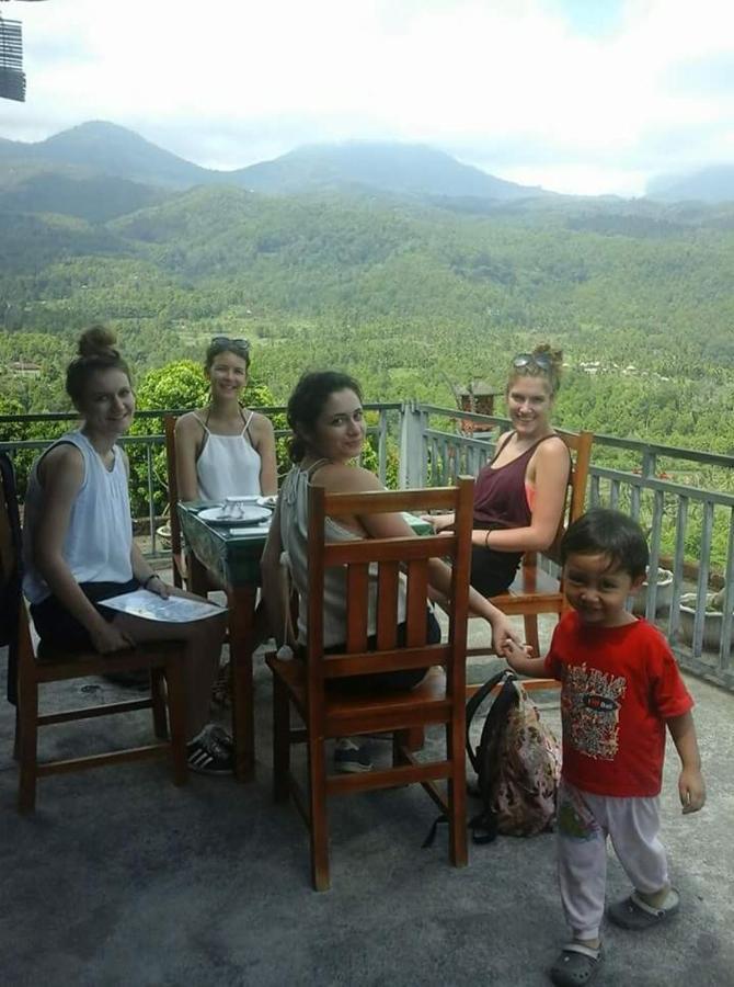 One Homestay&Warung Munduk Exterior foto